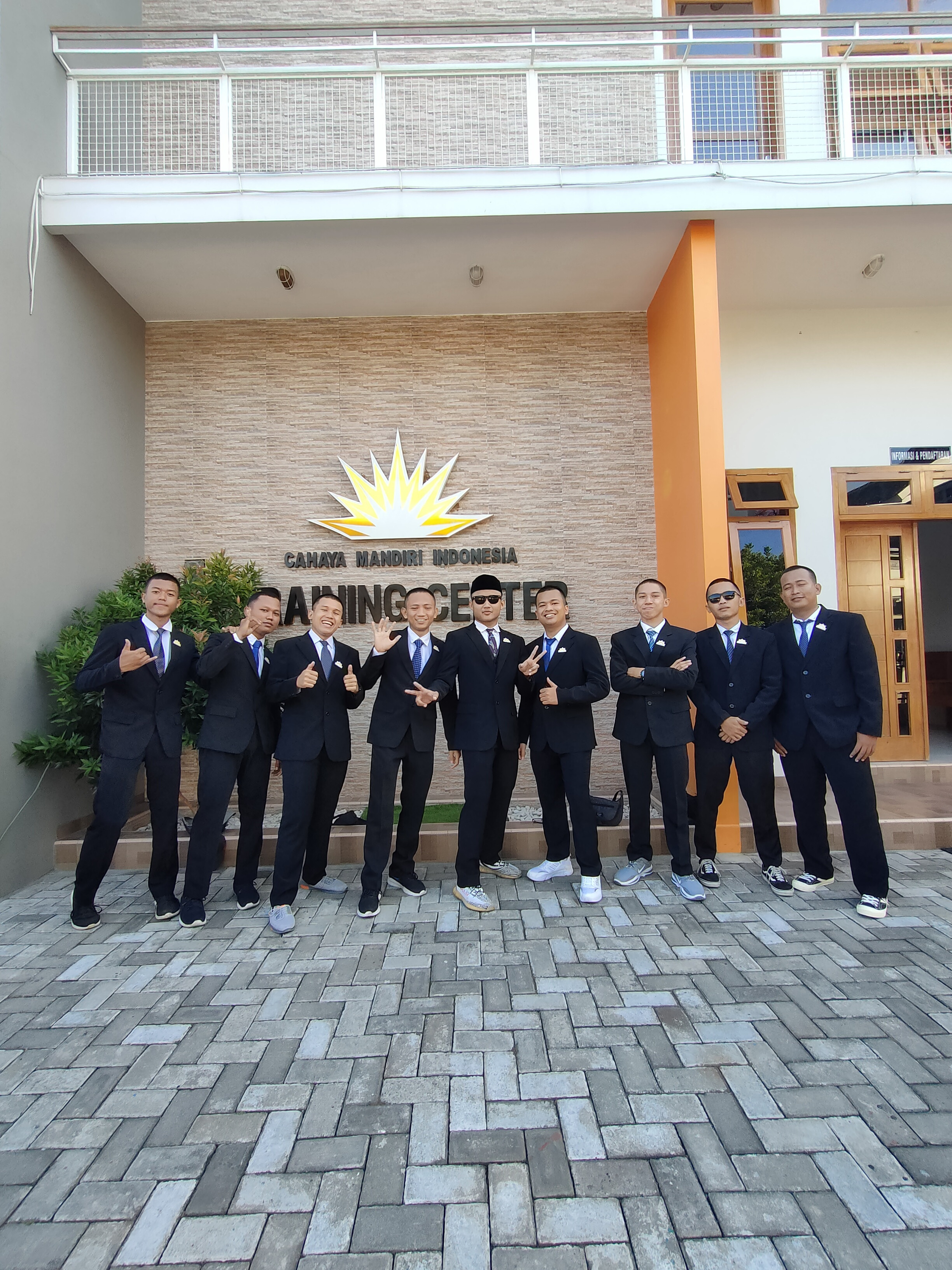 Gambar PEMBERANGKATAN 9 SISWA RABU 21 JUNI 2023